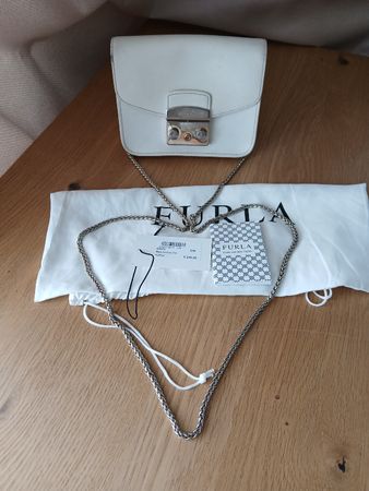 Furla Tasche Bags Woman weiss Leder mit Kette und Etikett 