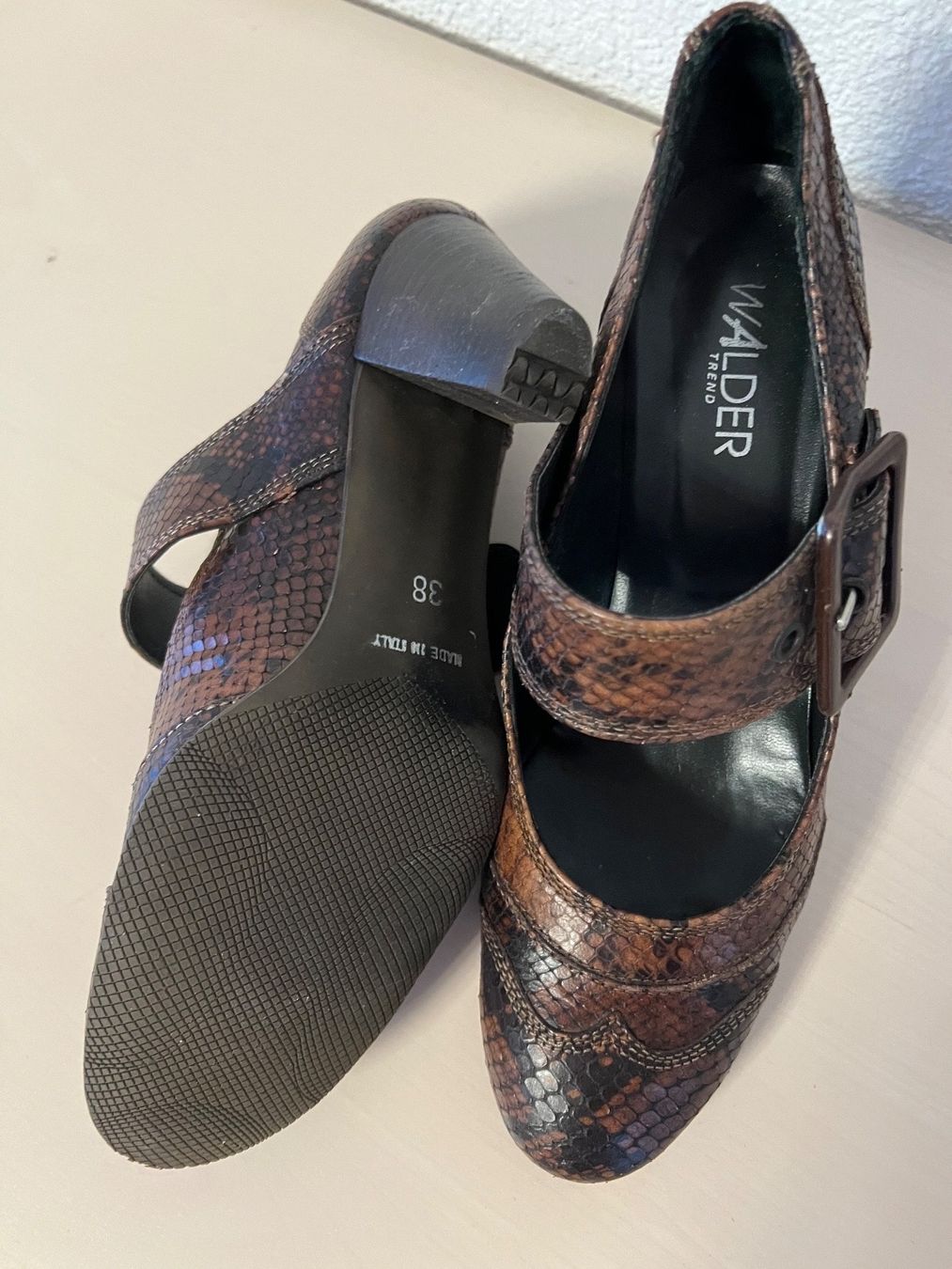 Walder Scarpe da donna: Damenpumps mit Riemchen von Walder gr. 38 – Usato da Luzern venduto da suhamadlun 2