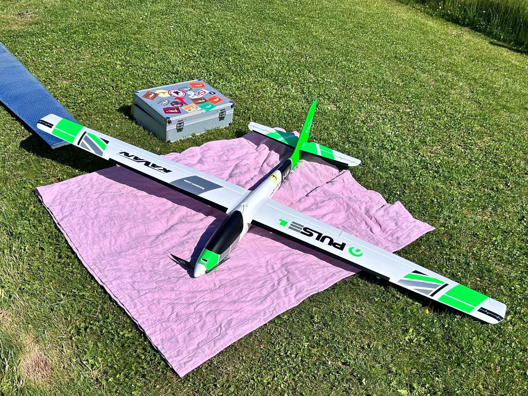 RC Kits de montage: KAVAN Pulse  - grün – D'occasion à Oetwil an der Limmat par astropoot 1