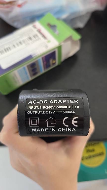 Caricabatterie: Adaptateur 230v 12V chargeur  – Usato da Gilly venduto da Florfil