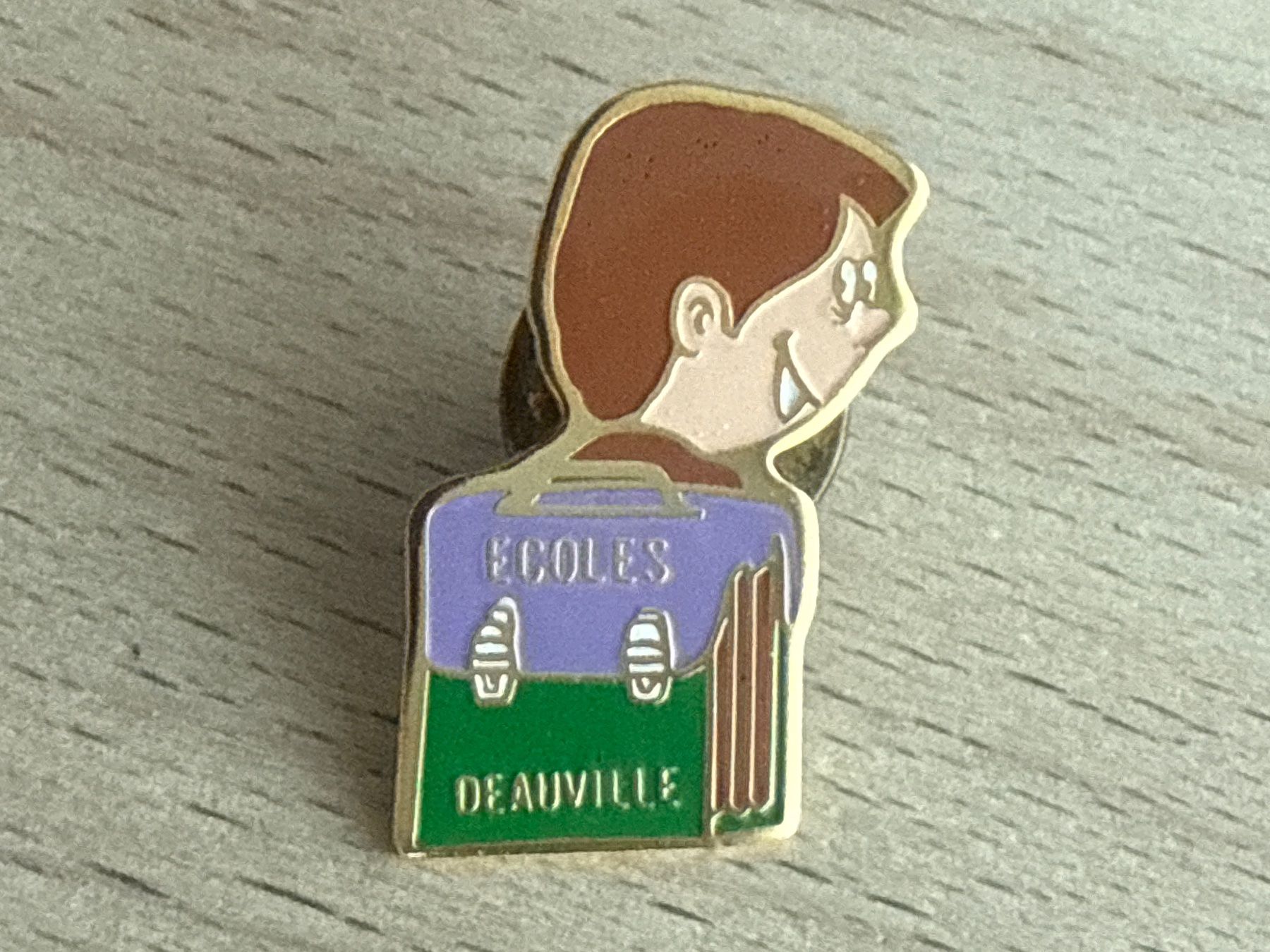 Plaketten & Abzeichen: Pin Ecole  De Auville – Gebraucht aus Glattbrugg von Schweigmatt