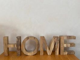 Scritta HOME decorativa