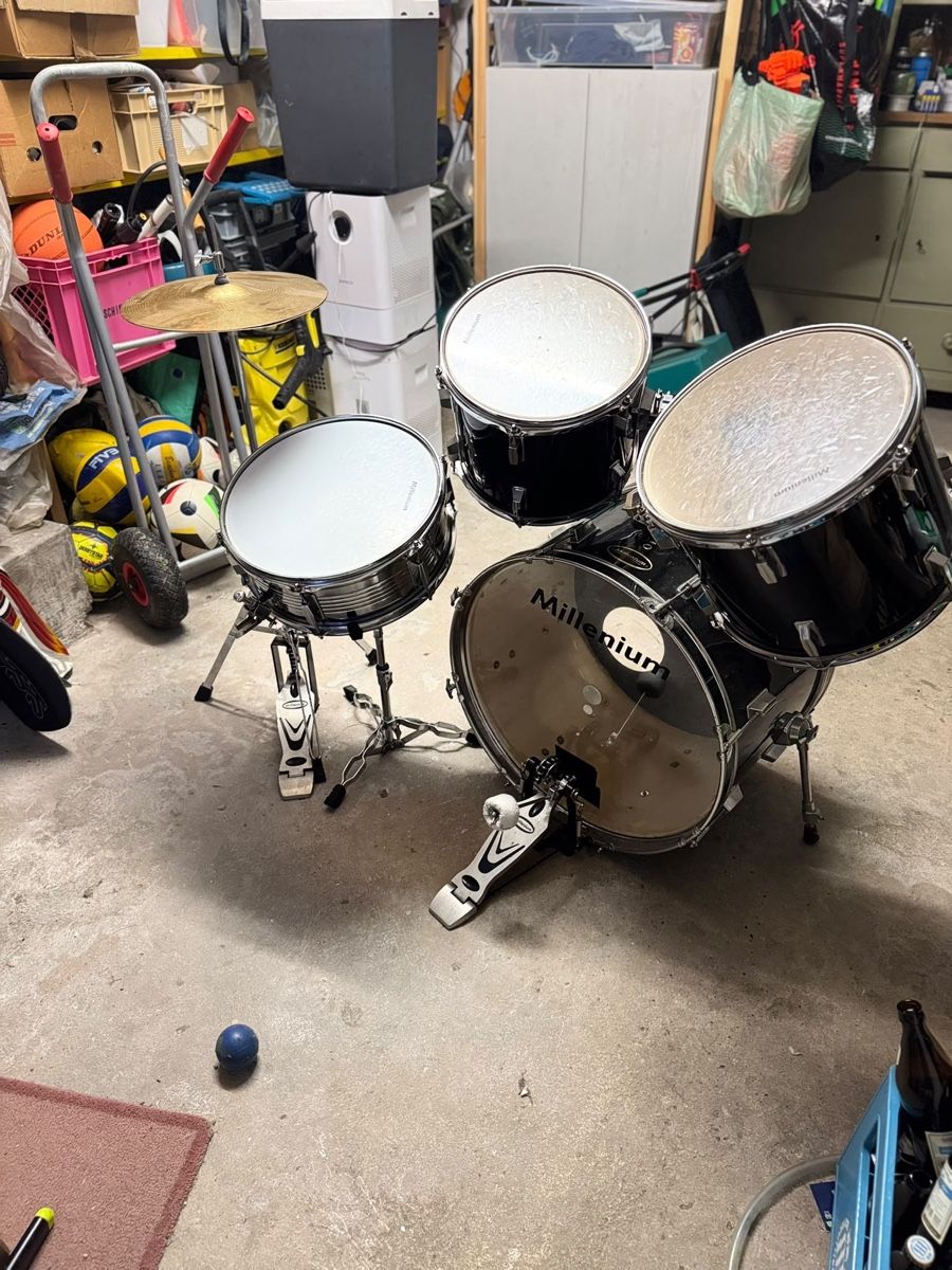 Strumenti musicali: Schlagzeug Millenium schwarz mit Hardware gebrauchter Zustan – Usato da Winterthur venduto da strawberry14 1