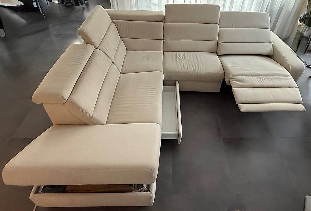 Farben: Sofa – Gebraucht aus Brig von ver_n7qj