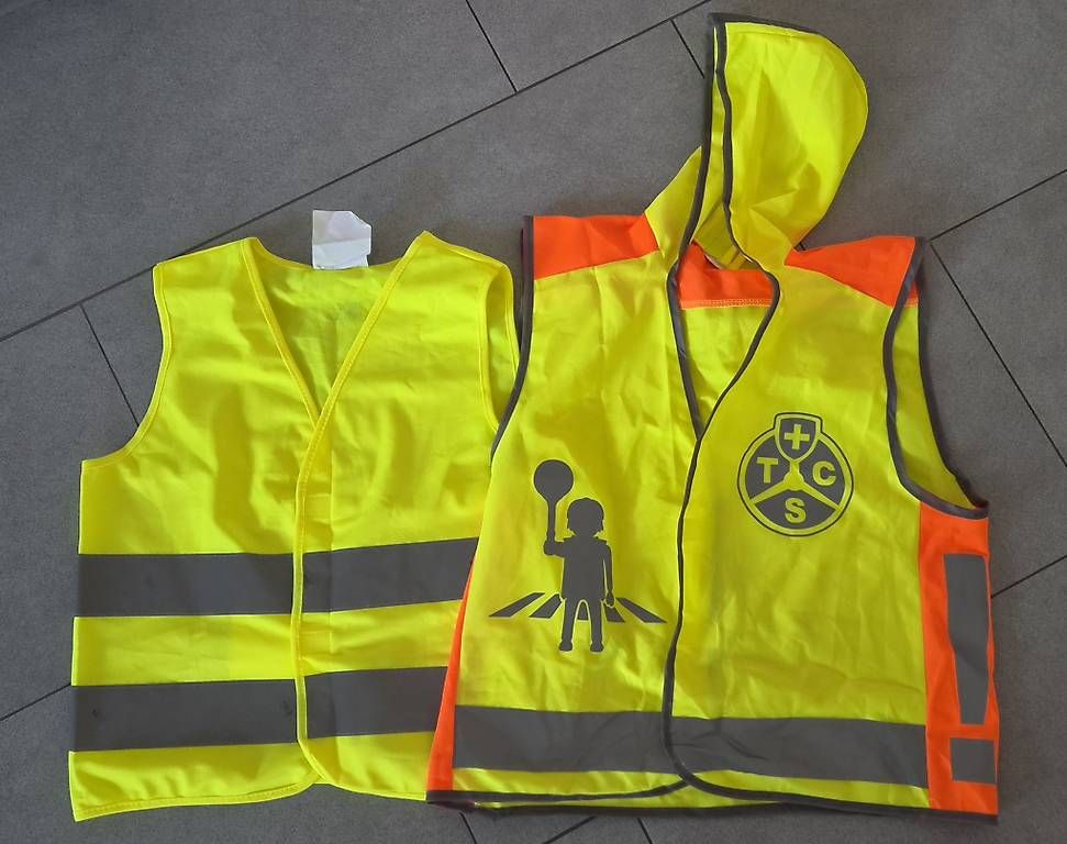 Sonstige Jungenkleidung: Kinderwarnwesten 140 cm – Gebraucht aus Winterthur von SHIEKE
