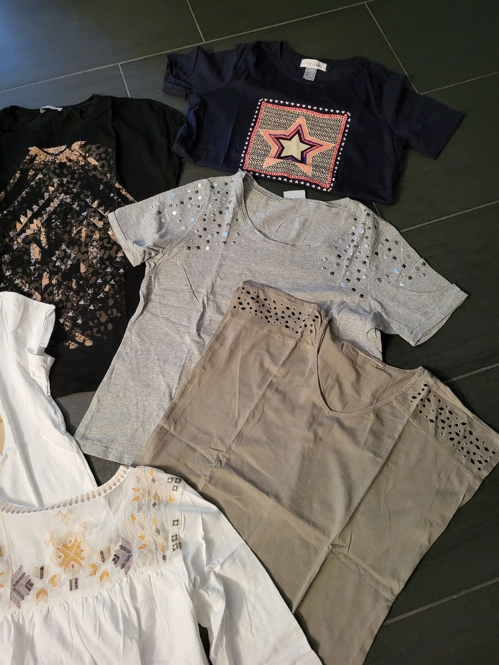 Lots de vêtements: Kleiderset Oberteile Gr. 38 – D'occasion à Matzendorf par hauli2 4
