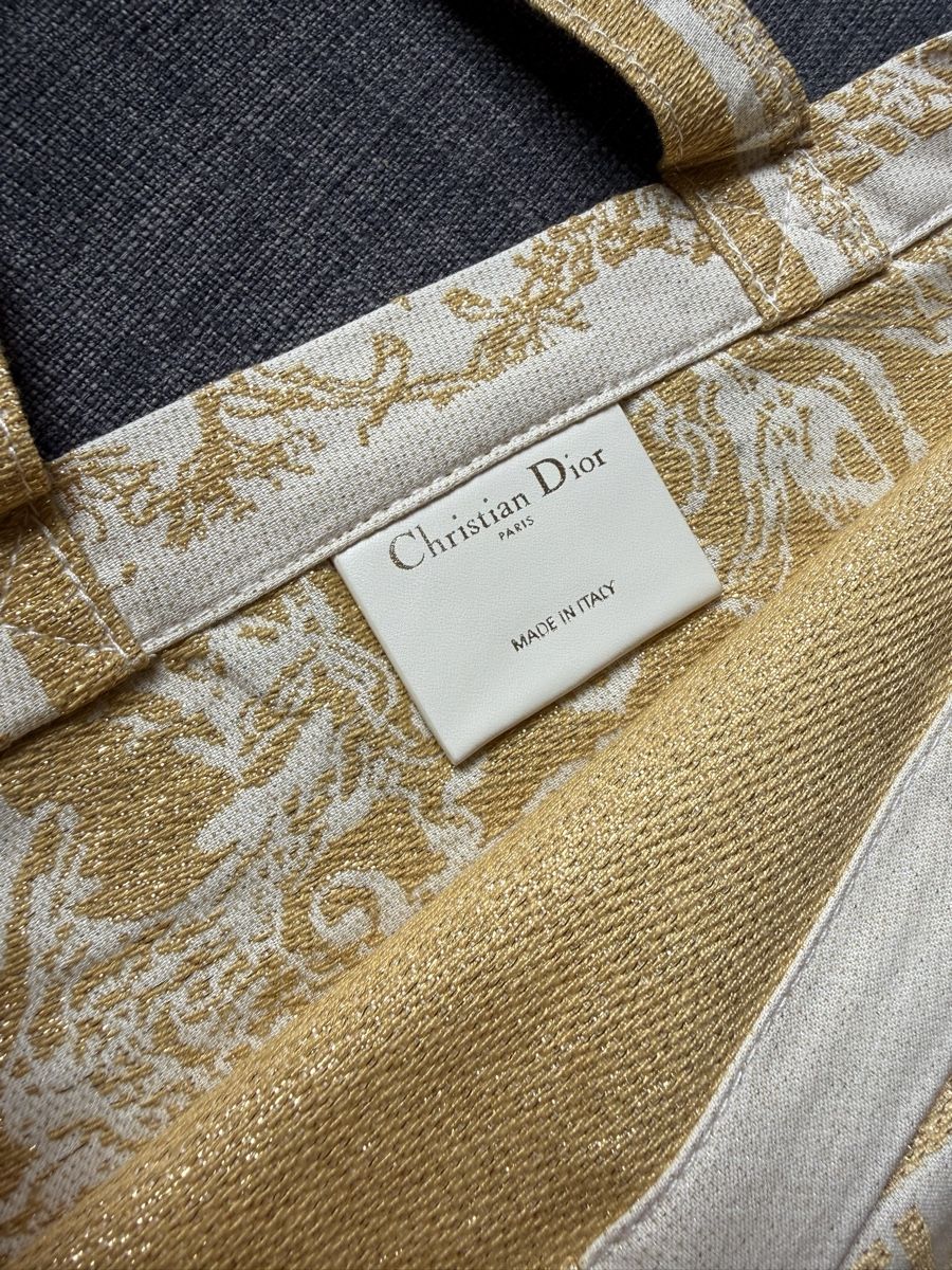 Dior Borse: Christian Dior holiday tote bag – Nuovo e nell'imballaggio originale da Luzern venduto da sas_r89l 3