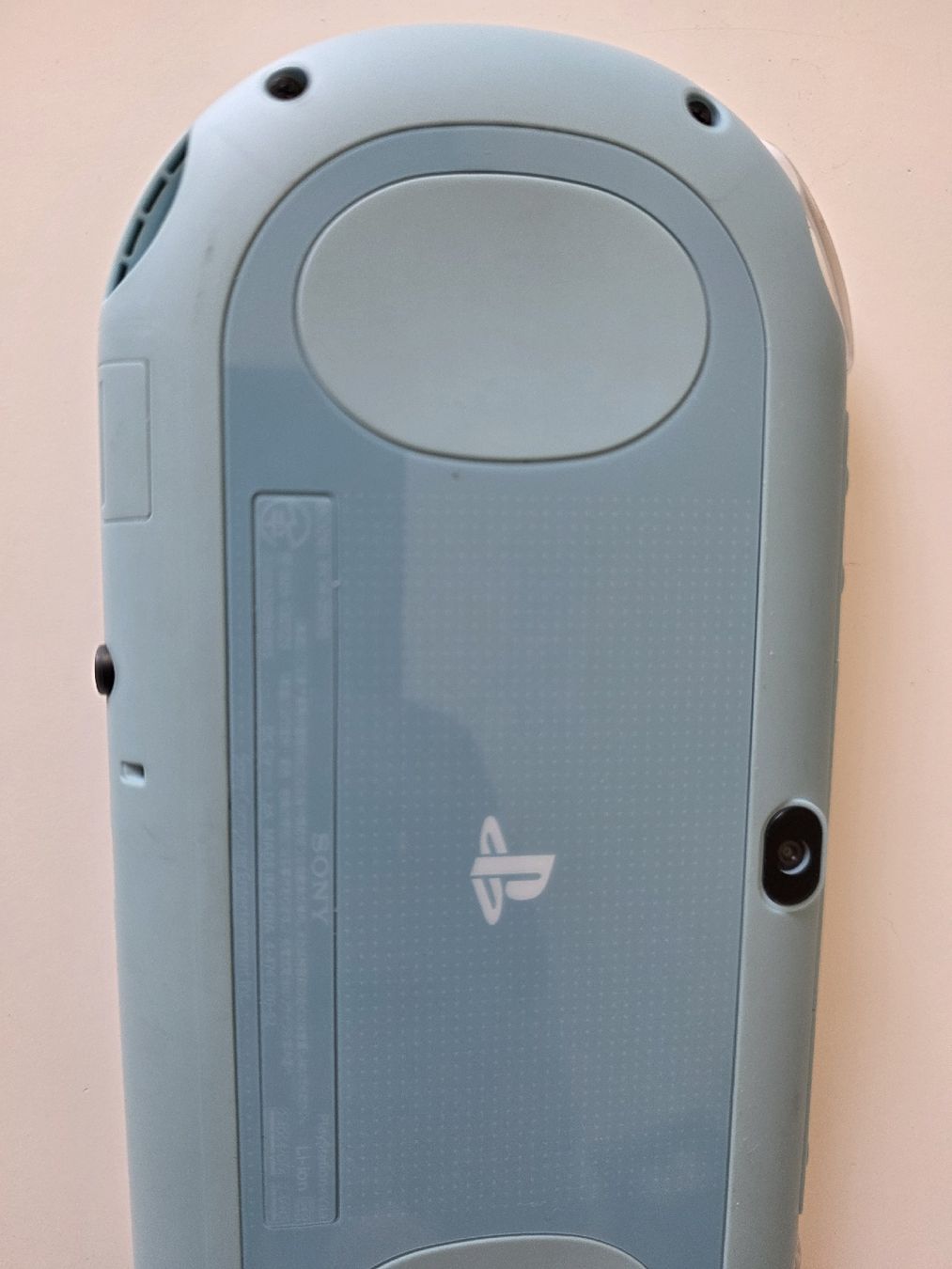 Sony Consoles: PS Vita PCH 2000 – Défectueux à Blonay par Arnaud3 3