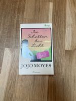 Jojo Moyes Roman "Im Schatten das Licht"