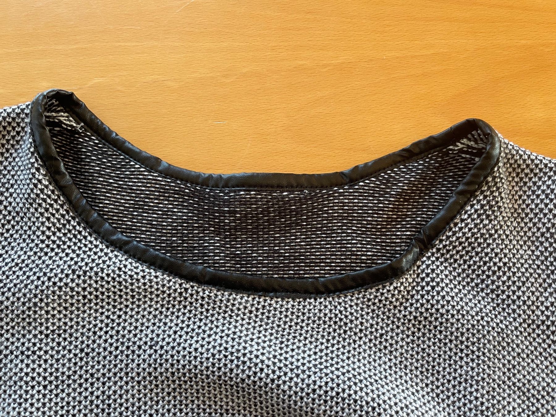 Maglioni & Felpe: Pullover mit Kunstleder Applikationen Gr. 40 – Usato da Winterthur venduto da 1956ingi 7