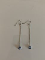 Elegante Swarovski Ohrringe, hängend mit blauem Stein