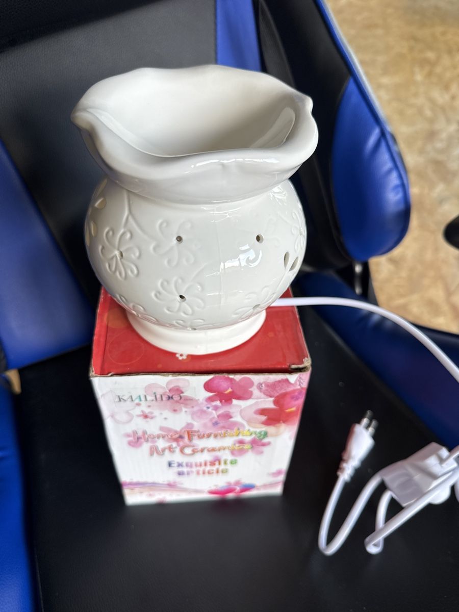 Lampade: White Ceramic Electric Aroma Diffuser - New in Box! – Nuovo e nell'imballaggio originale da Uerkheim venduto da dam_x96b