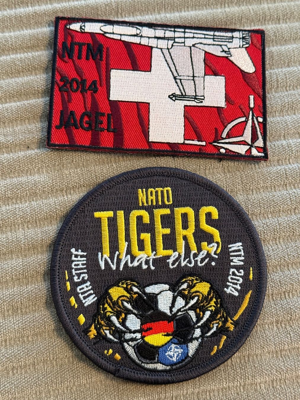 Schweizer Armee Placchette & Badge: 2 Patches NATO TIGER MEET 2014 - Schweizer Luftwaffe – Nuovo (secondo la descrizione) da Brütten venduto da Hst1