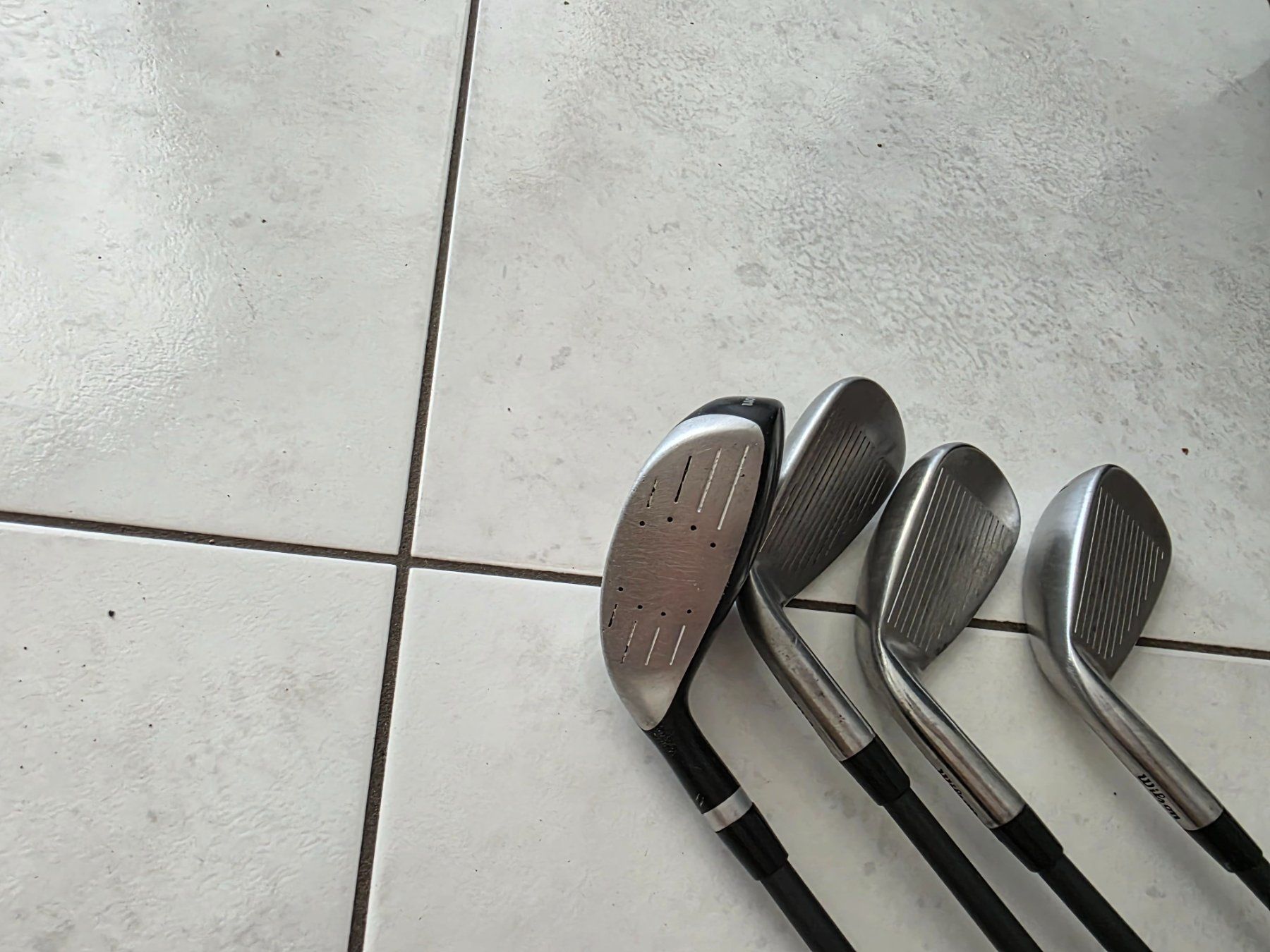 Wilson Mazze & Set: Wilson Profile / Migros Golf Einsteiger-Set (Standbag + 4 Sc – Usato da Villmergen venduto da ram_8vkv 2