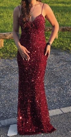 Elegantes rotes Glitzer-Abendkleid