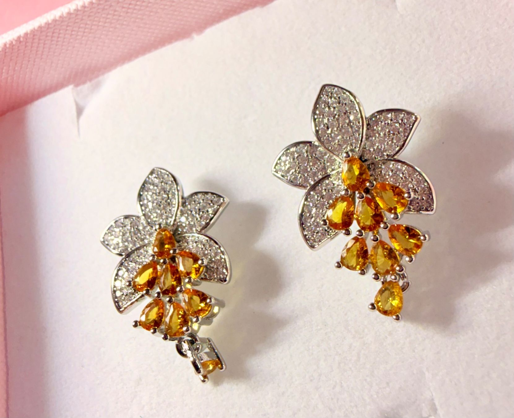 Orecchini pendenti & Orecchini a lobo: Boucles d’oreilles Fleur Ambrée – Nuovo e nell'imballaggio originale da St-Maurice venduto da Sandrinette123 4