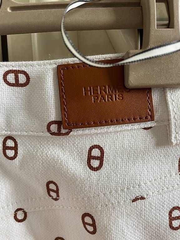 Hermès Gonne: Hermès Wunderschönes Rock! Neu! – Usato da Fruthwilen venduto da Mariya13 2