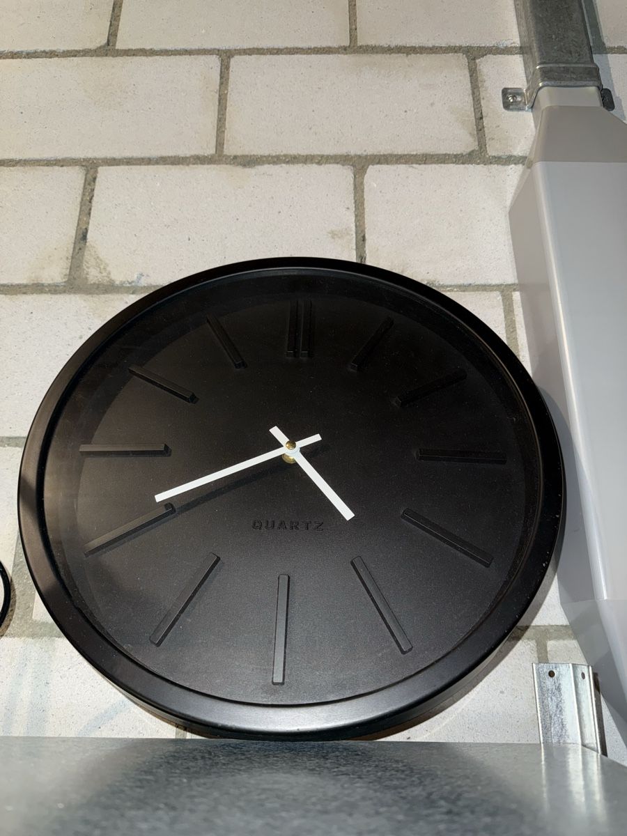 Orologi: Wanduhr schwarz matt – Usato da Mörschwil venduto da Seegurke18