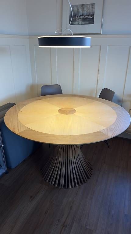 Tavoli: Runder Tisch Holz intarsiert – Usato da Kloten venduto da BurkhardSamuel