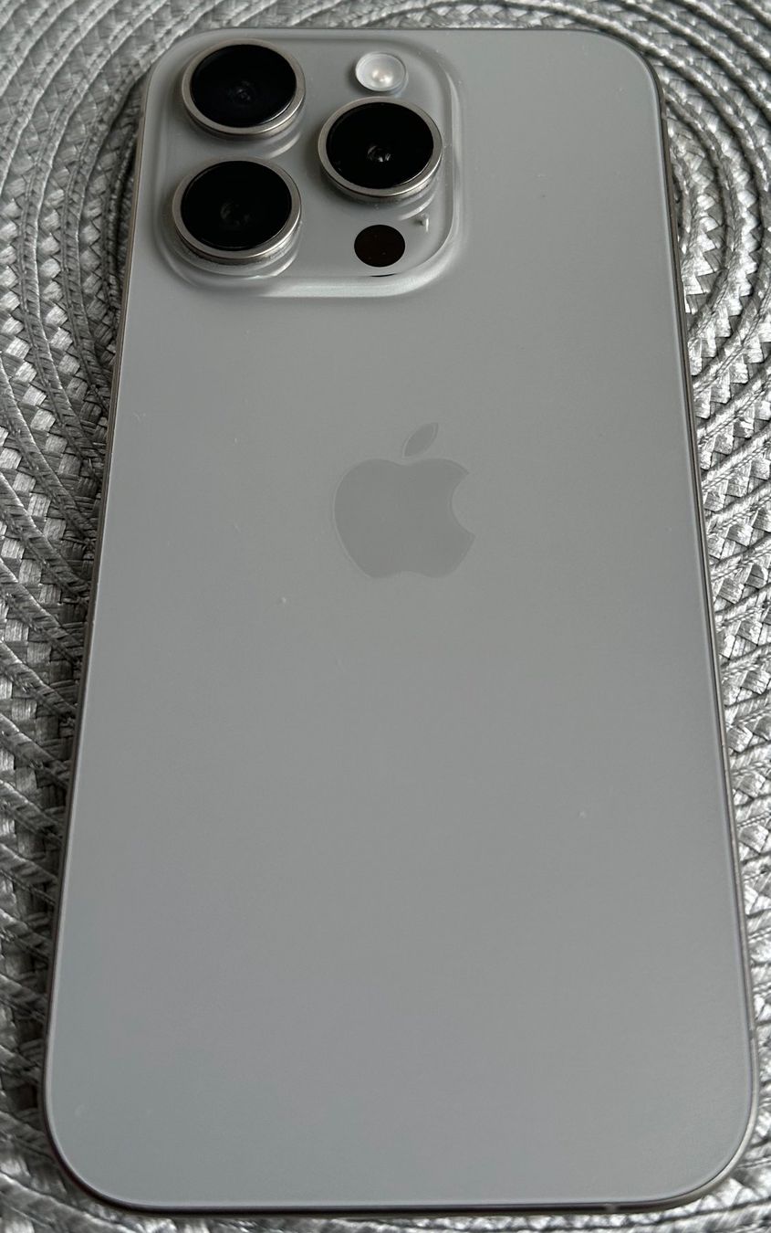 Apple Telefoni cellulari / Smartphones: iPhone 15 Pro in top conditions – Usato da Zürich venduto da dariovalerio 1