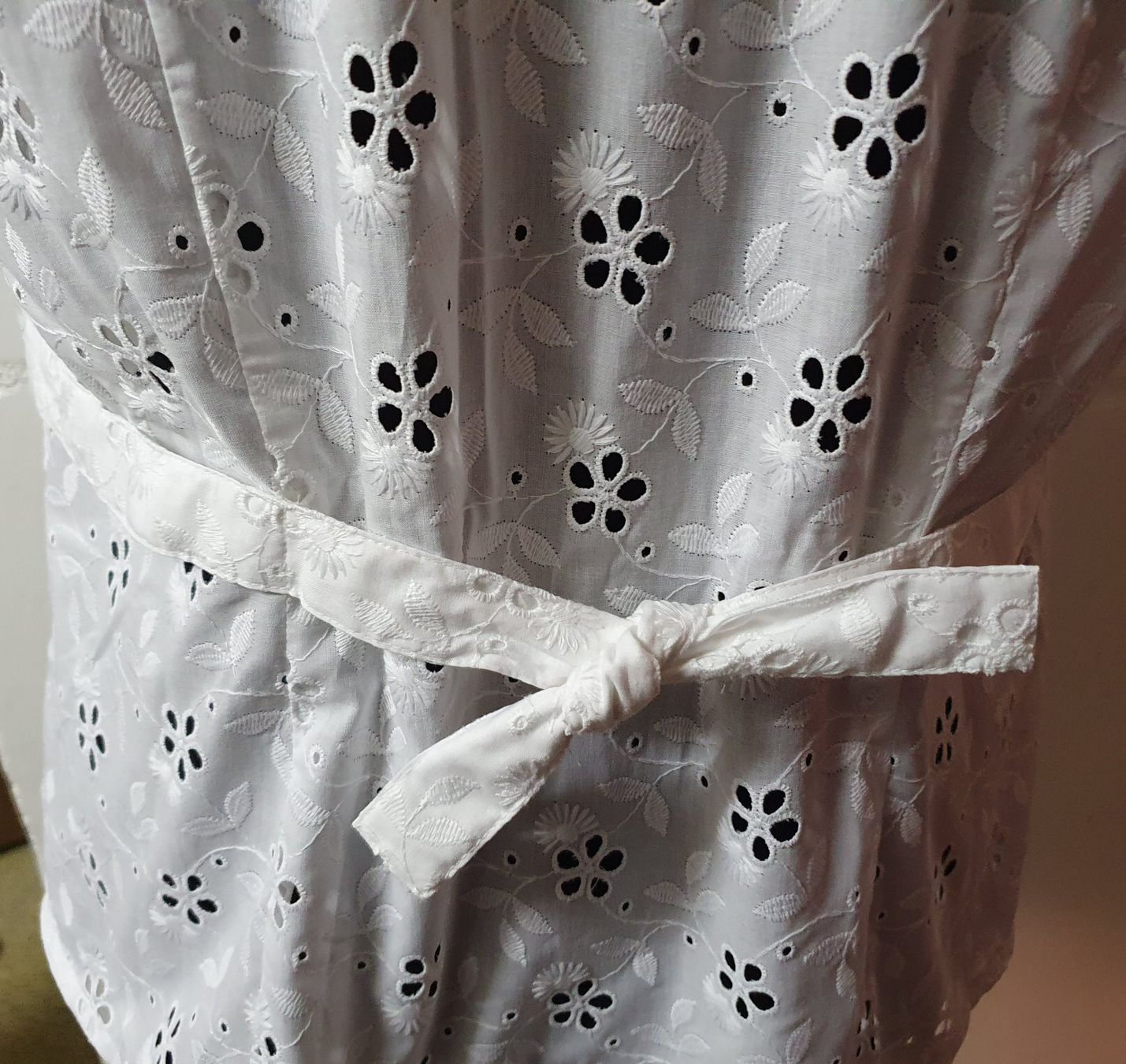 Camicette: Neu: "Wallmann" / edle Bluse weiss Gr. 42 / ÄRMELLOS – Nuovo (secondo la descrizione) da Muri AG venduto da Edlerweiss 5