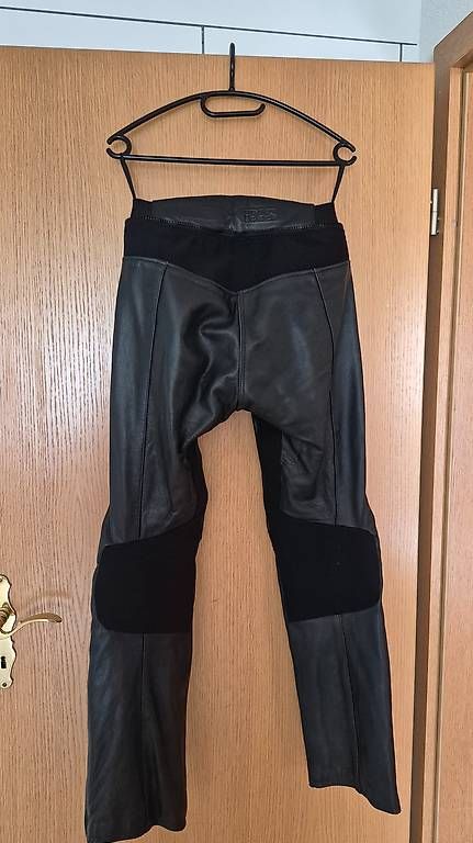 Pantaloni: Motorradhose aus Leder – Usato da Walenstadt venduto da darkshattered 1