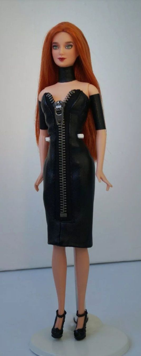 Bambole: Schöne Barbie repainted inkl. Kleid – Usato da Niederbipp venduto da kevintifu20 1