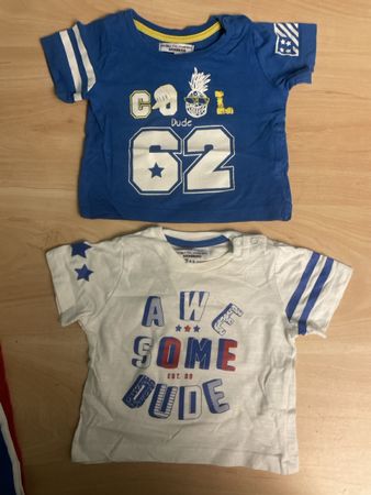 2 T-Shirts für Jungen, Gr. 6-9 Monate, Top Zustand