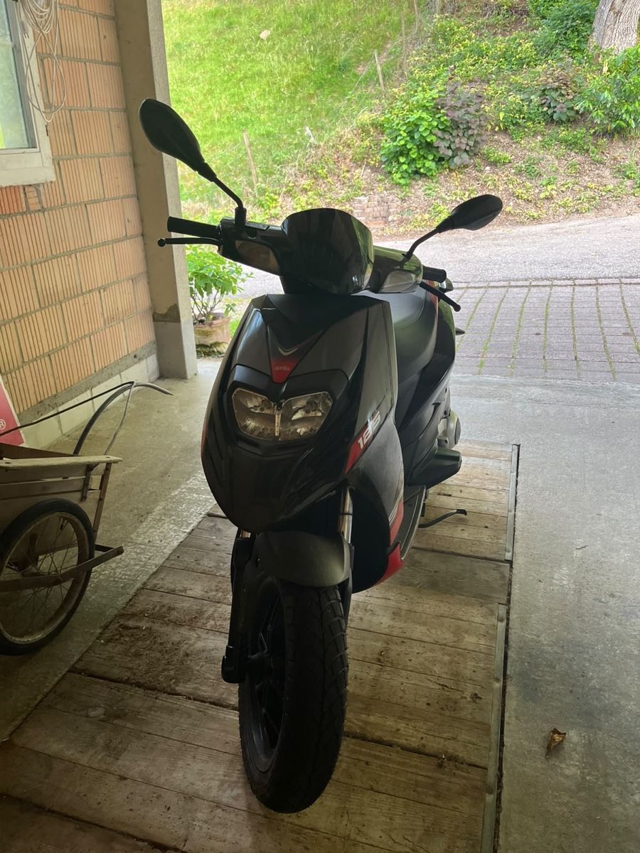 Aprilia Strada: Aprilia SR Motard 125 – Usato da Willisau venduto da sab_hhg9 5
