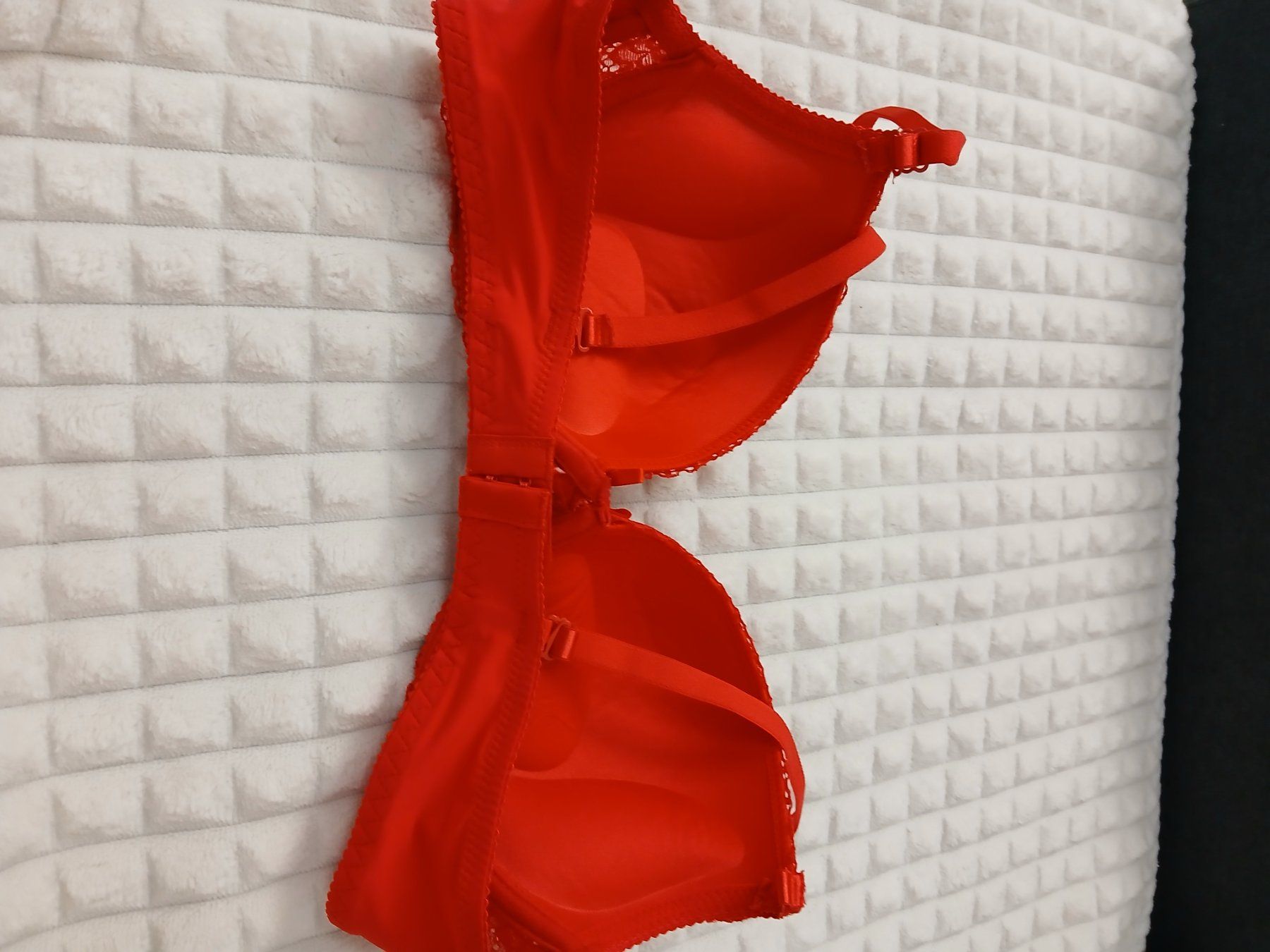 Sonstige Unterwäsche: Roter Spitzen-BH Gr. 95C Push-up neuwertig – Neu (gemäss Beschreibung) aus Glattbrugg von fin_66d8 1
