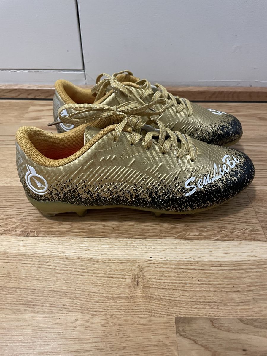 Chaussures garçon: Fussball Schuhe Grösse 35 – Neuf (Voir description) à Bern par calana80 2