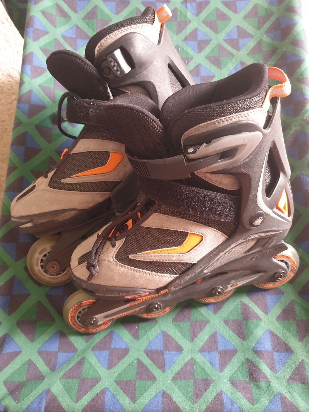 Patins à roul. & inline: Rollerblades Gr. 40 neuwertig – D'occasion à Zürich par yoarg
