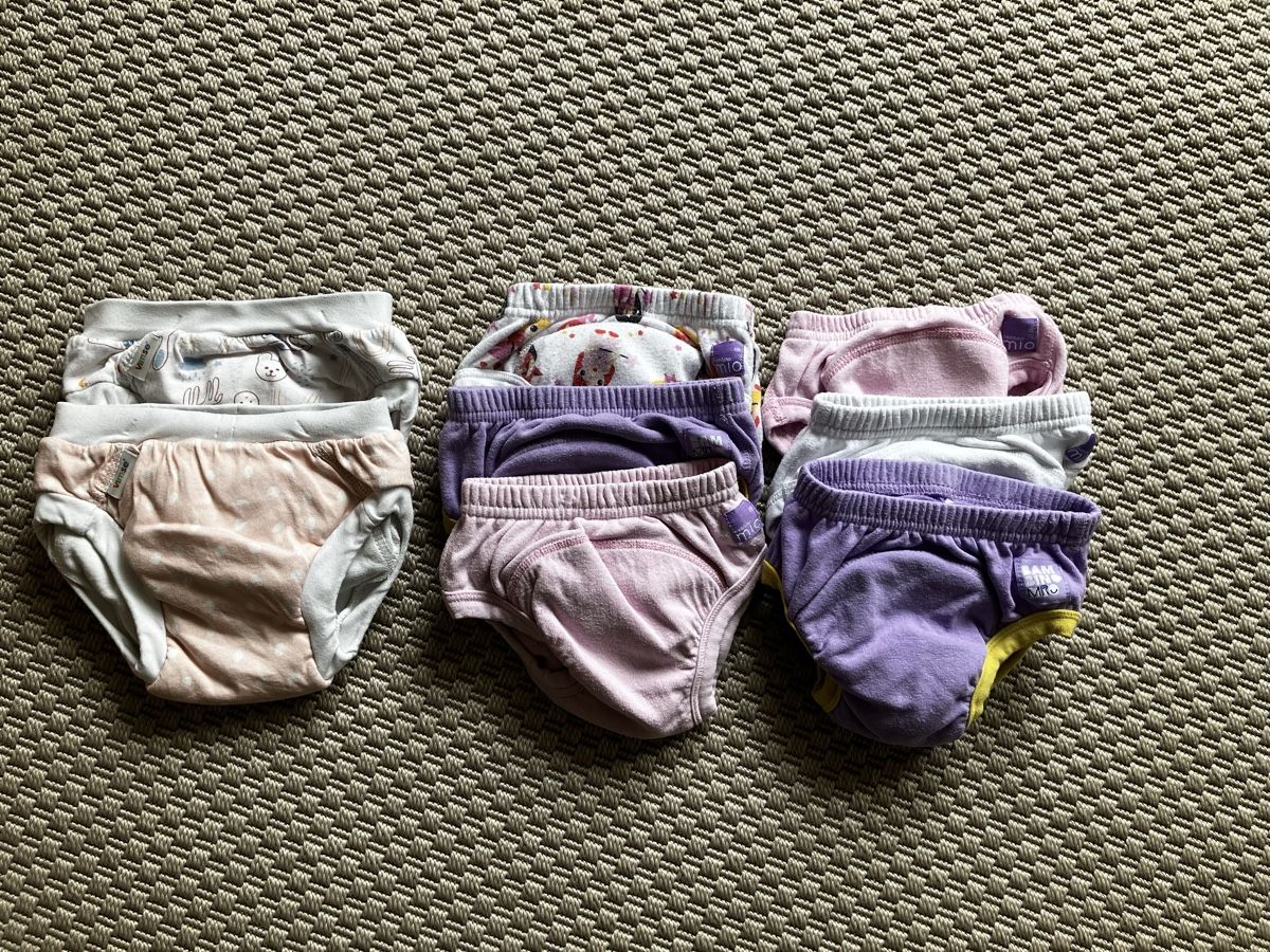 Biancheria intima: 8 Mädchen Trainings Unterhosen  – Usato da Zürich venduto da Skylar80