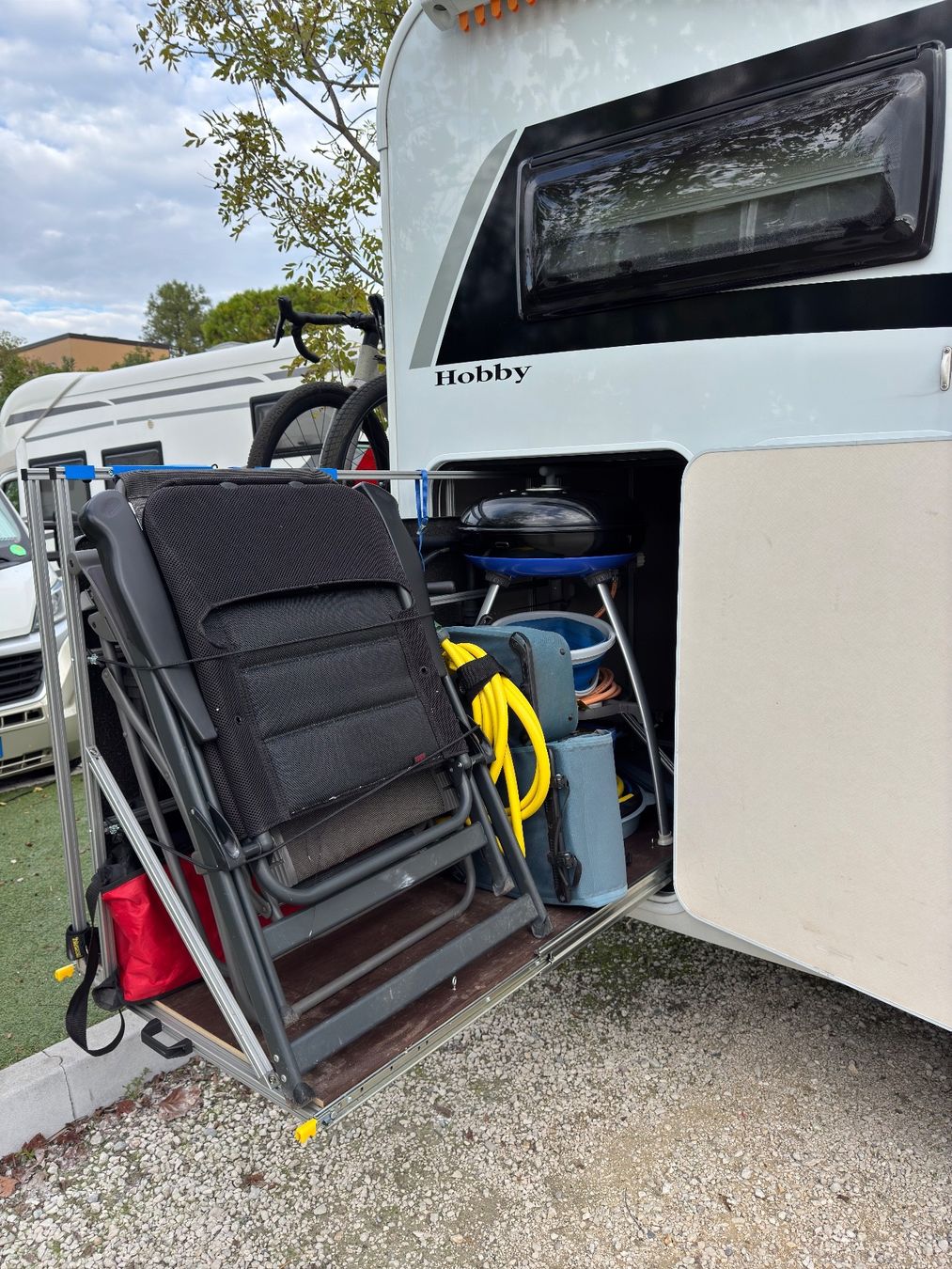 Hobby Veicoli da campeggio: Hobby Optima OnTour Edition mit vielen Extras – Usato da Bürglen UR venduto da PRINTCORE 4
