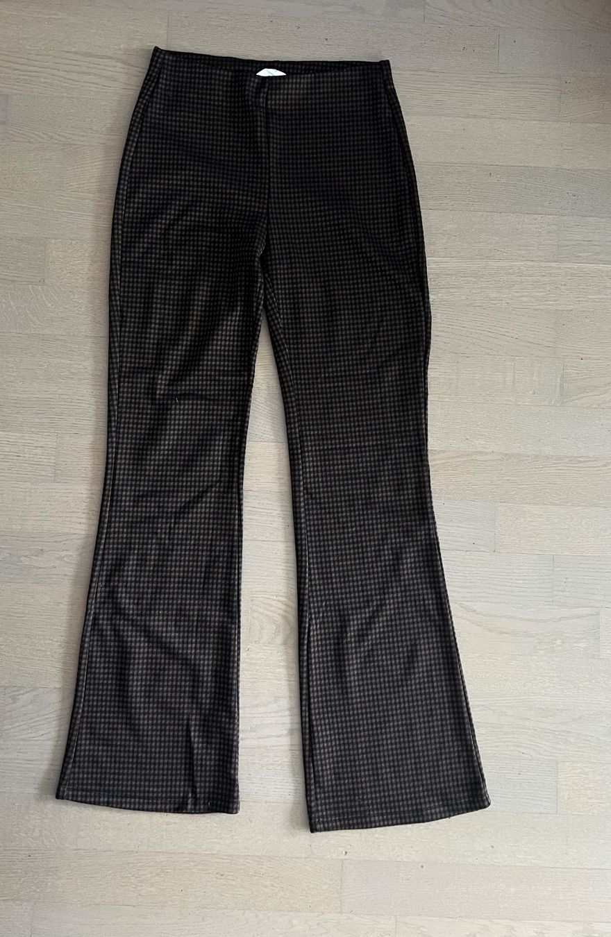 Mango Pantaloni: Bootcut Hose – Usato da Lenzburg venduto da impulsive-buyer