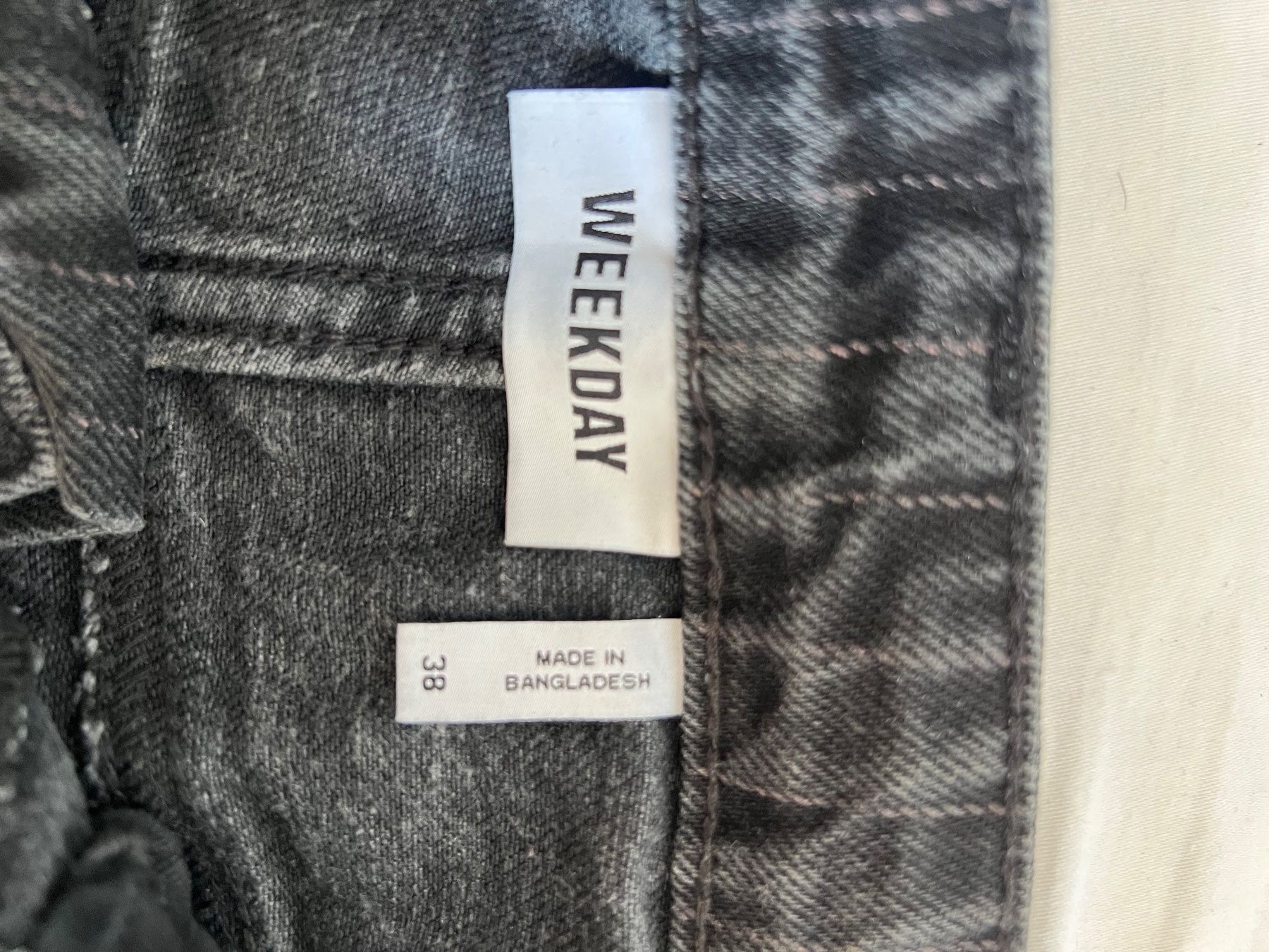 Weekday Jeans: Jeans Weekday gris à rayures taille 38 – Usato da Le Grand-Saconnex venduto da sol_jqk7 1