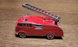 Dinky Supertoys 955 Fire Engine • Vintage England