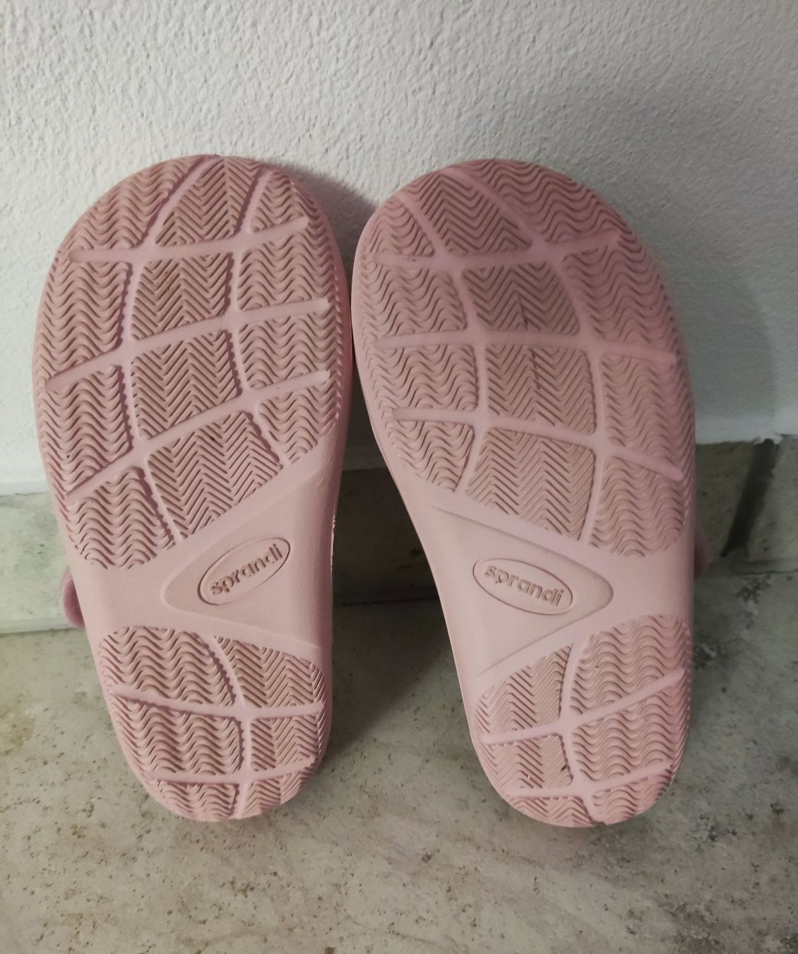 Scarpe per ragazze: Mädchen Hausschuhe Grösse 28 – Usato da Chur venduto da Rodanisa 6