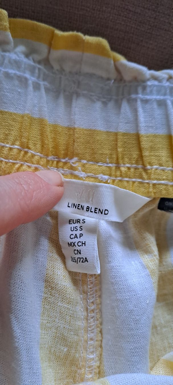 Pantaloni: Leinen-Shorts gelb-weiss gestreift – Usato da Düdingen venduto da Anthelia 2