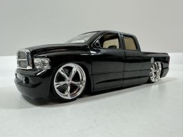 Dodge Ram 1:24, schwarz, JADA TOYS