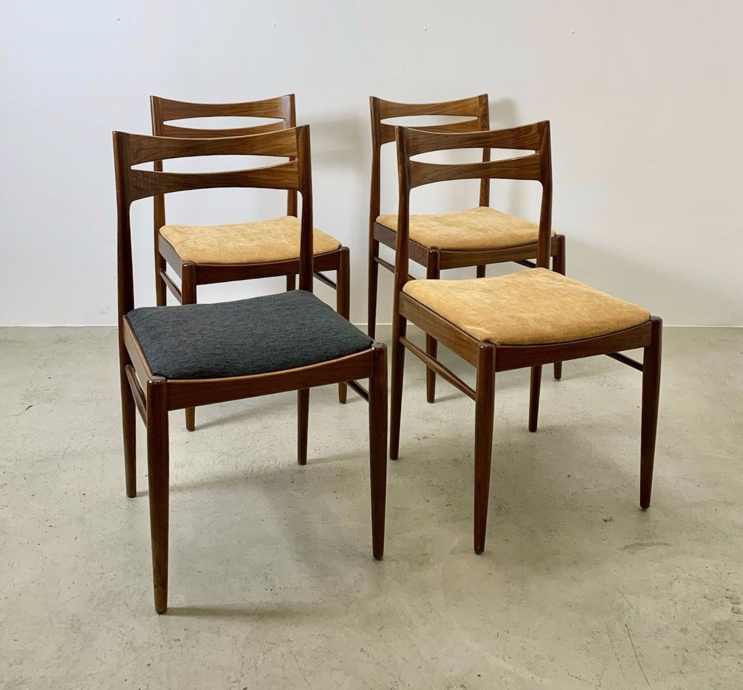 Sedie: 4x Stühle MidCentury Danish Palisander – Usato da Basel venduto da MidMod20C 2