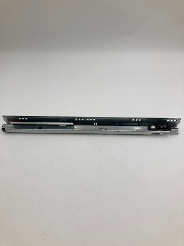 Blum Ferramenta: BLUM | Korpusschiene | Grau – Nuovo (secondo la descrizione) da Wittenbach venduto da Restwert_St-Gallen 1