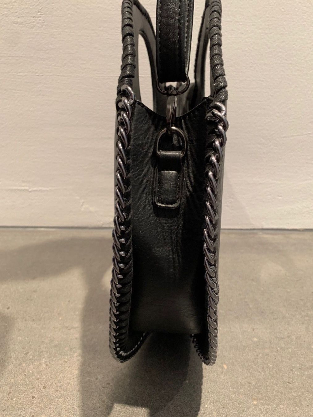 Borse da donna: Handtasche schwarz, rund – Usato da Dietikon venduto da MCage 1