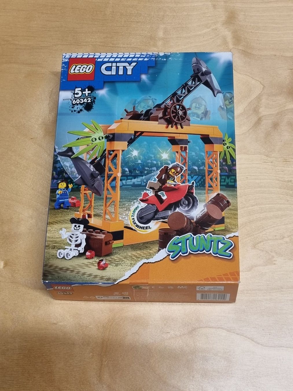 Lego Kit di costruzioni: LEGO City 60342 The Shark Attack Stunt Challenge – Usato da Basadingen venduto da NekoBricks