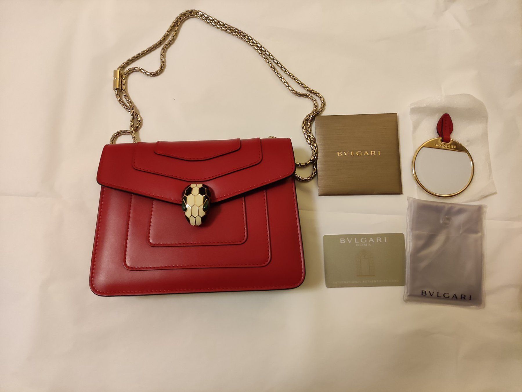 Bulgari Taschen für Damen: Bvglari leder Tasche Rot – Neu und originalverpackt aus Zürich von esperanza05