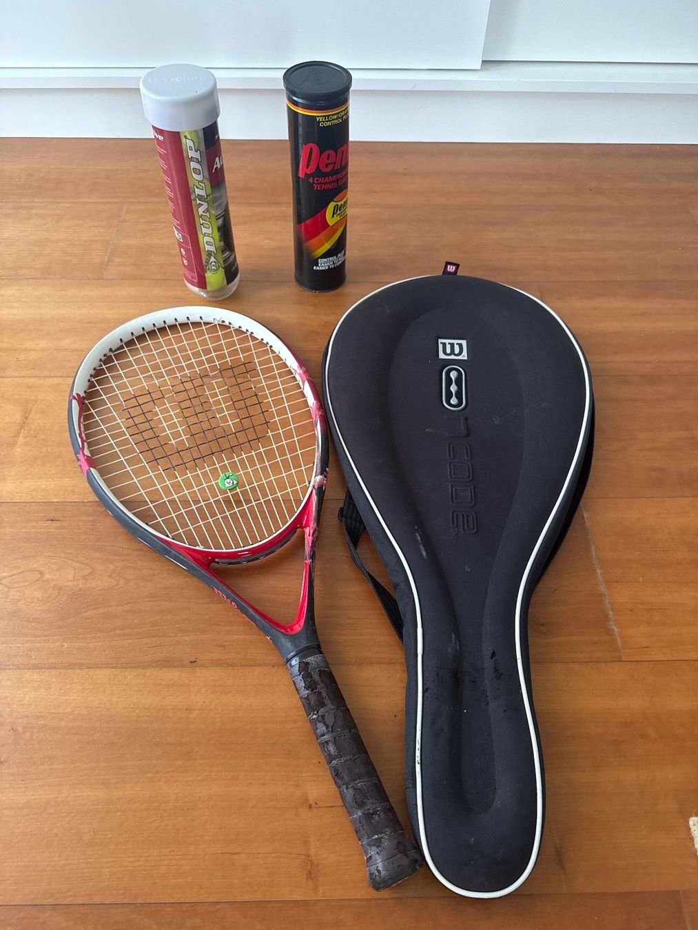 Wilson Raquettes: Wilson W2 Spicy Ruby Tennisschläger – D'occasion à Thalwil par vernasm