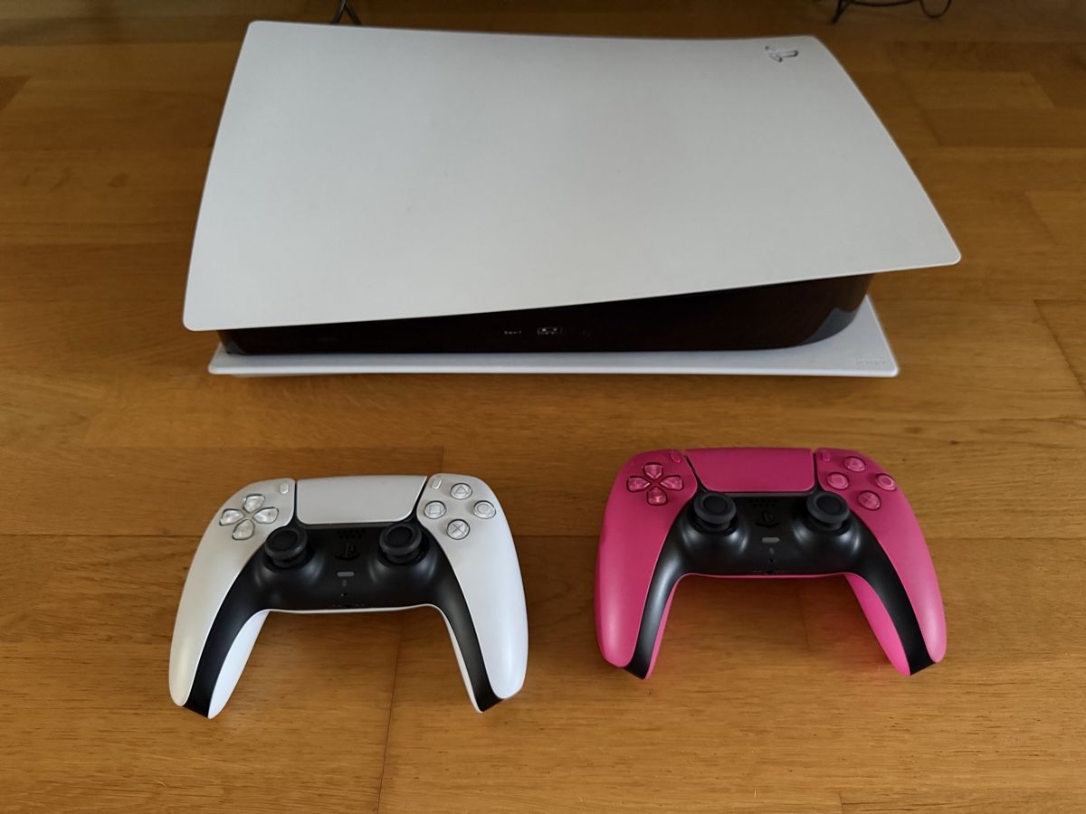 Sony Console: Playstation 5 Disc Version inkl Zubehör – Usato da Zürich venduto da olivia.k1