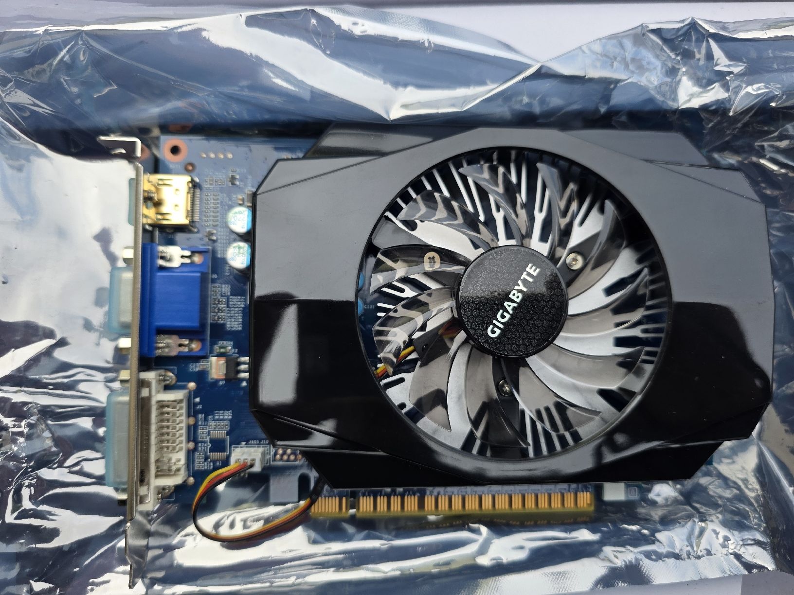 Nvidia Schede grafiche: Gigabyte Nvidia GeForce GT 430 und Ram Module – Nuovo e nell'imballaggio originale da Suhr venduto da MrvicaAG 1