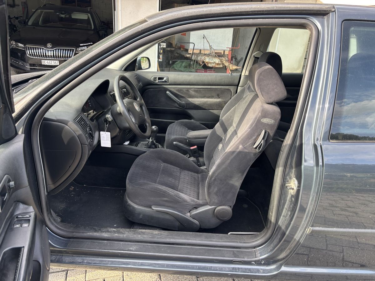 VW Autos: Golf 4 2L – Gebraucht aus Oberwil i. S. von mbo_nxq7 3