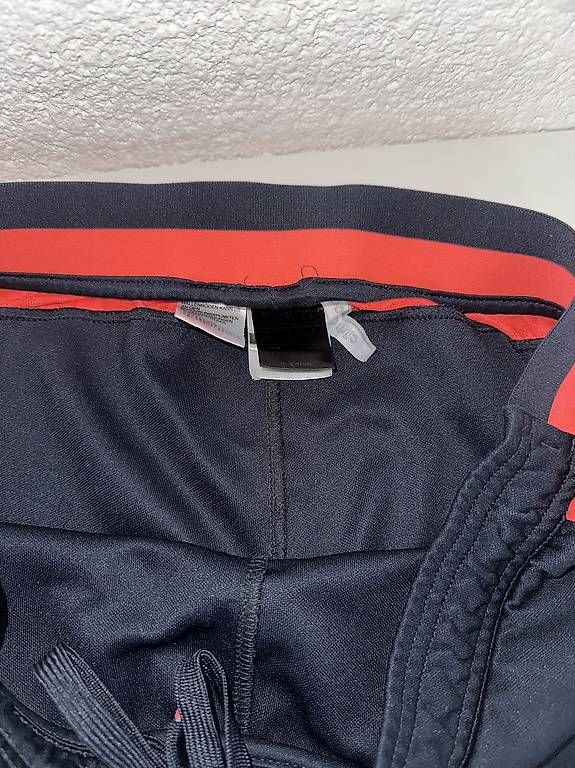 Pantaloni: Adidas bayern trackpants – Usato da Hitzkirch venduto da Oli.Fashion 1